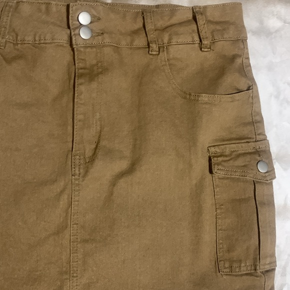 Brown/tan cargo style mini skirt - Picture 2 of 3